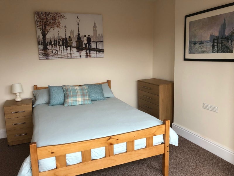Room Kirby Road in Leicester