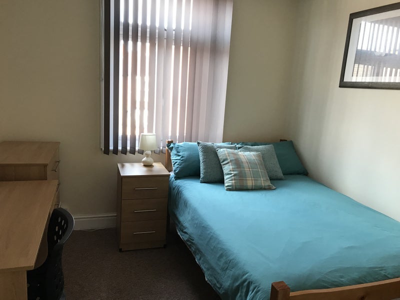 Room Kirby Road in Leicester