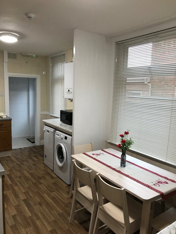 Room Kirby Road in Leicester