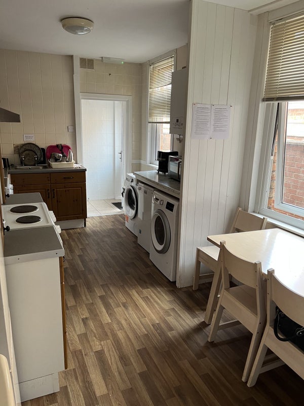 Room Kirby Road in Leicester