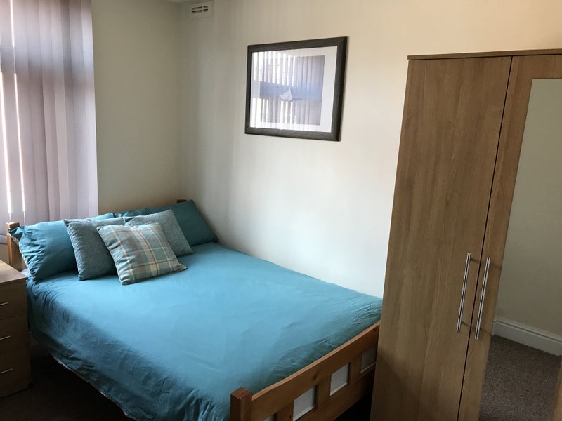 Room Kirby Road in Leicester