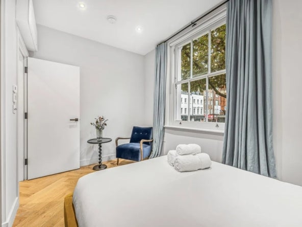 Flat Windmill Street in Greater London