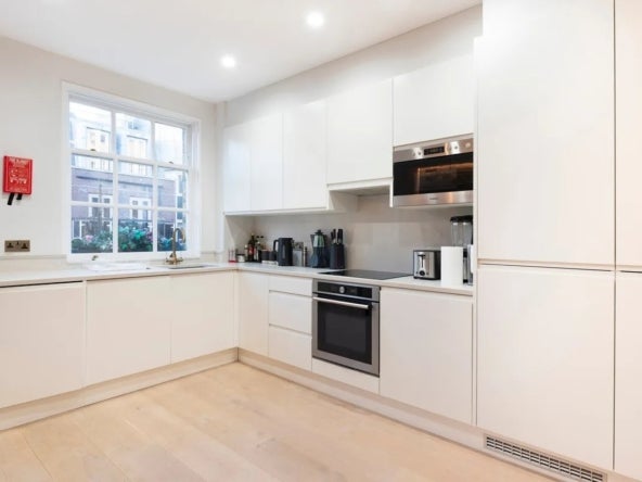 Flat Windmill Street in Greater London