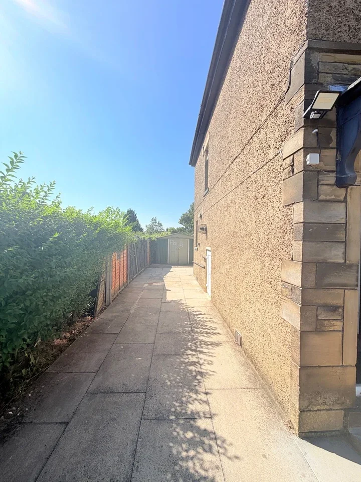 House Mandale Grove in Bradford