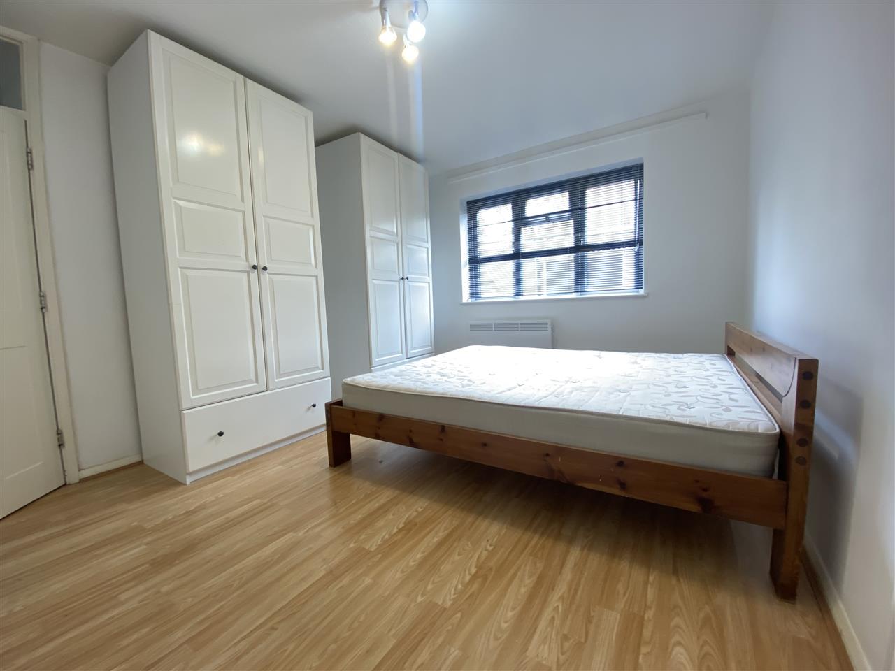 Flat Ward Road in Greater London