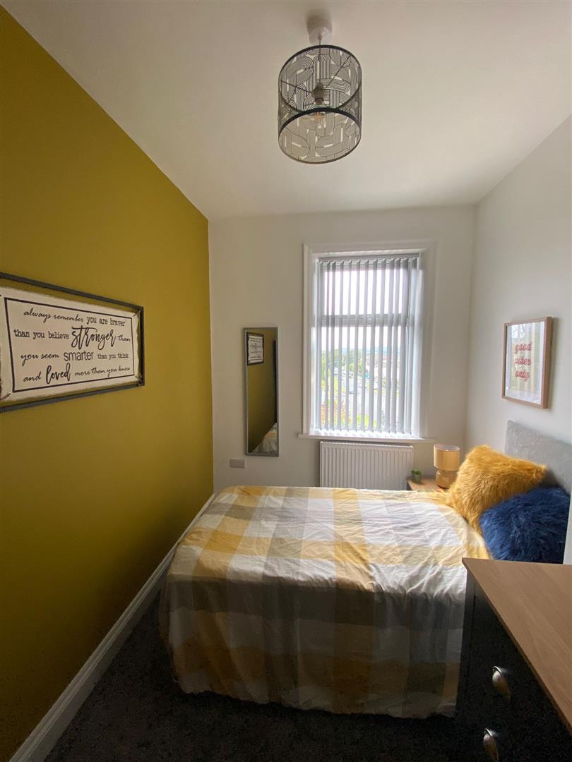 Room Coal Clough Lane in Burnley