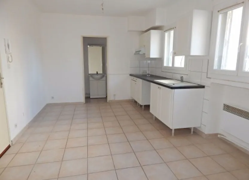 Room Avenue Charles de Gaulle in Miramas