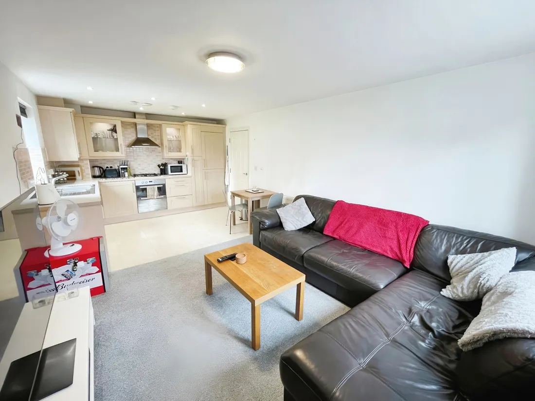 Flat Ffordd James McGhan in Cardiff