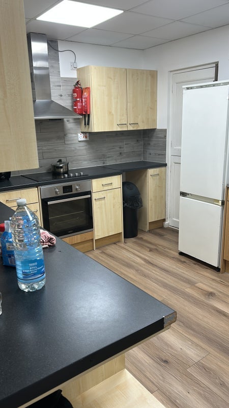 Room Valley Road in Greater London
