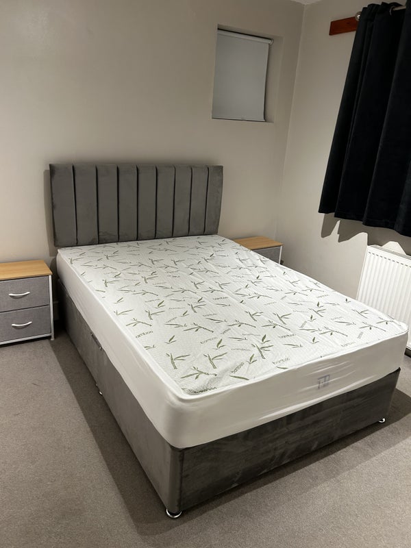Room Valley Road in Greater London