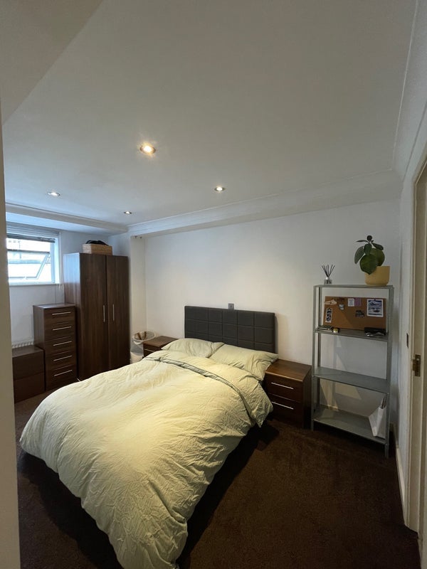 Room Commercial Street in Greater London