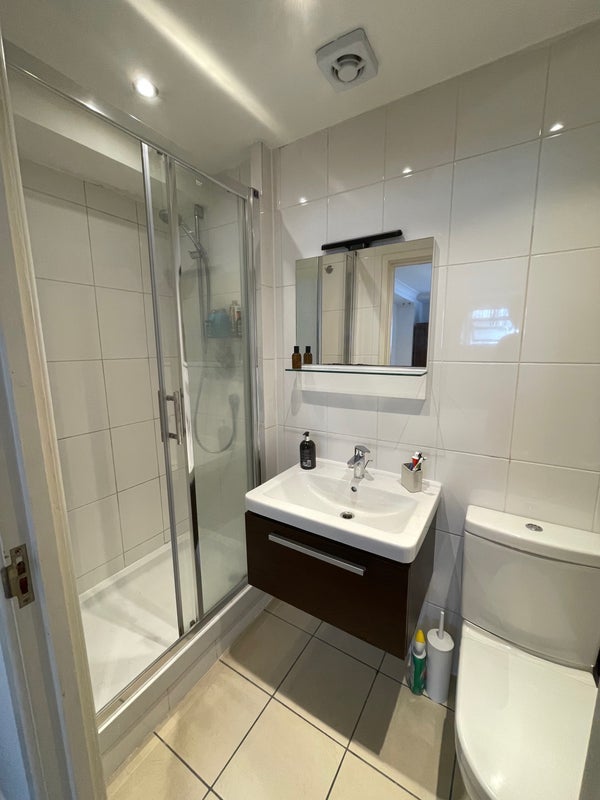 Room Commercial Street in Greater London