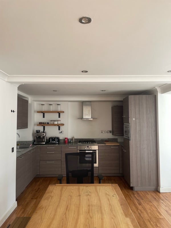 Room Commercial Street in Greater London