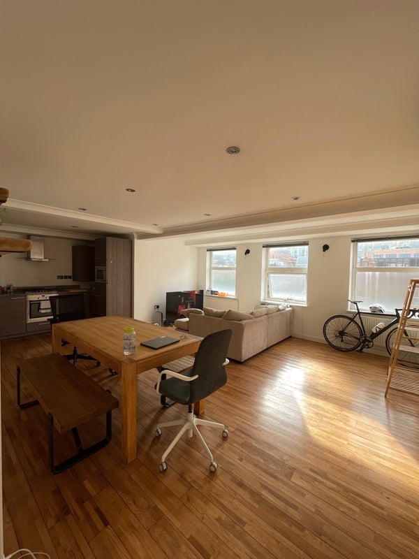 Room Commercial Street in Greater London
