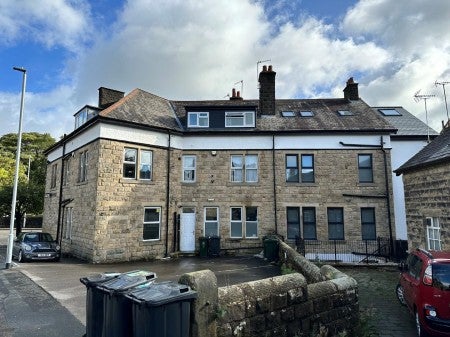 Flat Chevin Avenue in Bradford