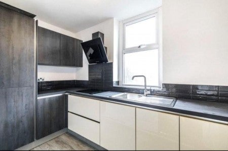 Flat Chevin Avenue in Bradford