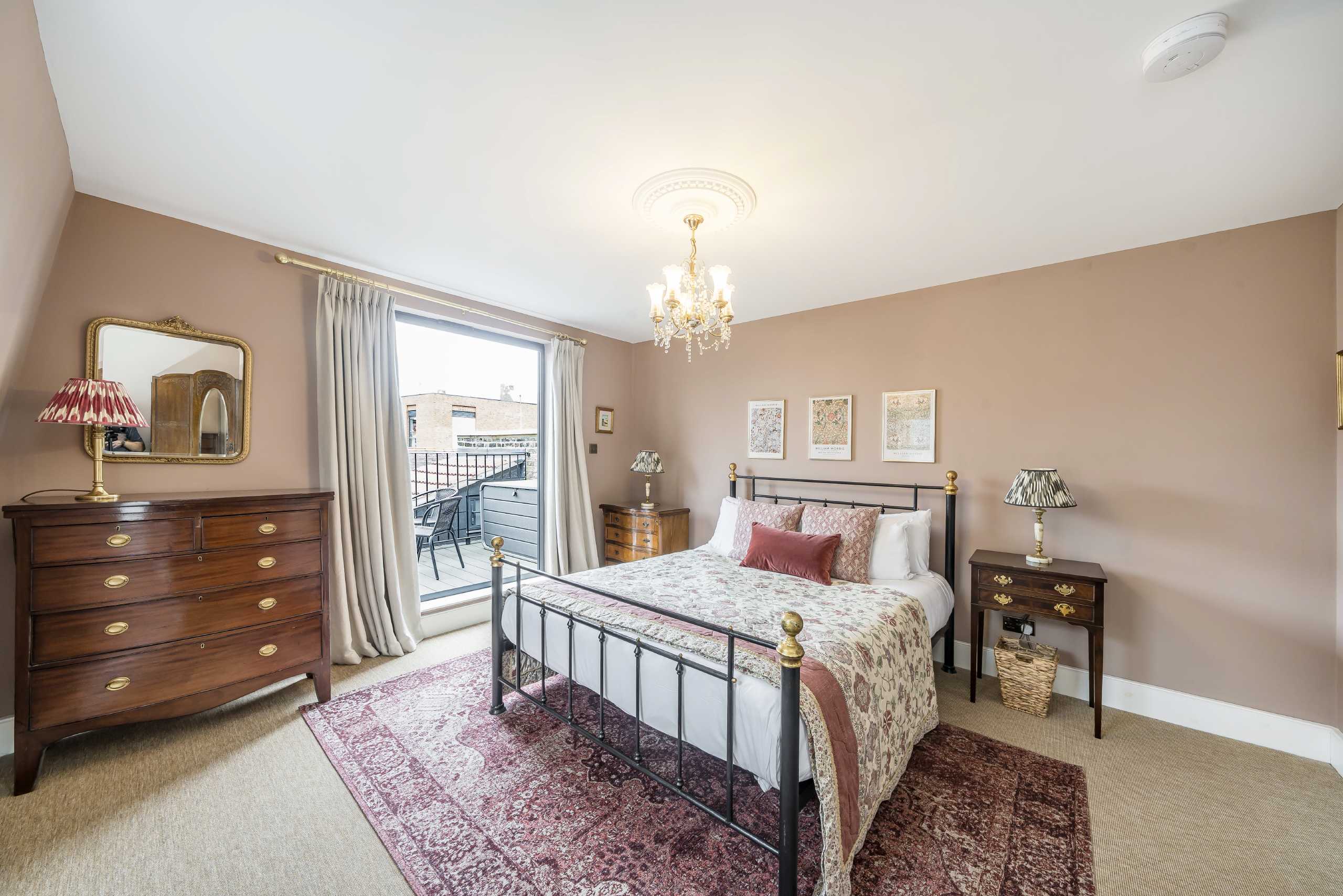 Flat Kingwood Road in Greater London