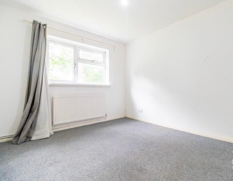 Flat B5000 in Tamworth