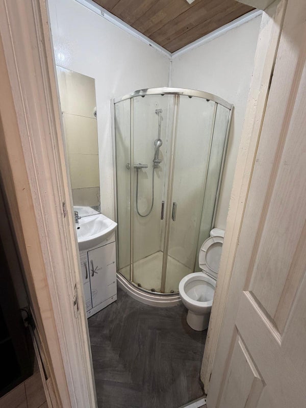 Room Leigh Road in Greater London