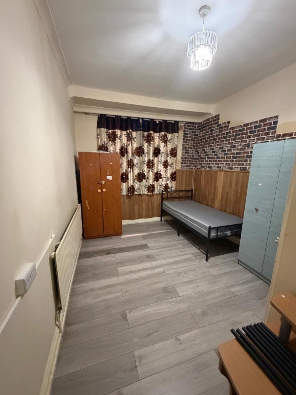 Room Leigh Road in Greater London