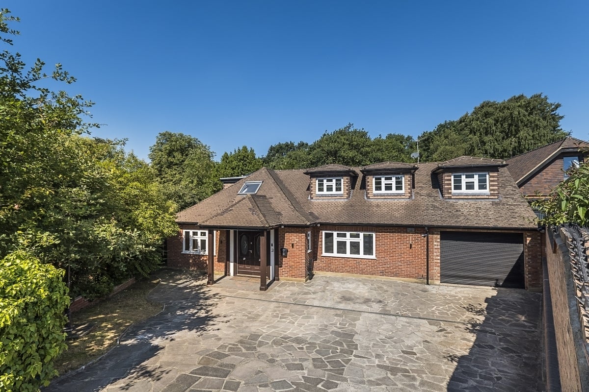 House Jerviston Gardens in Greater London