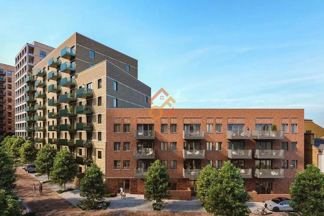 Flat Saint John's Hill in Greater London