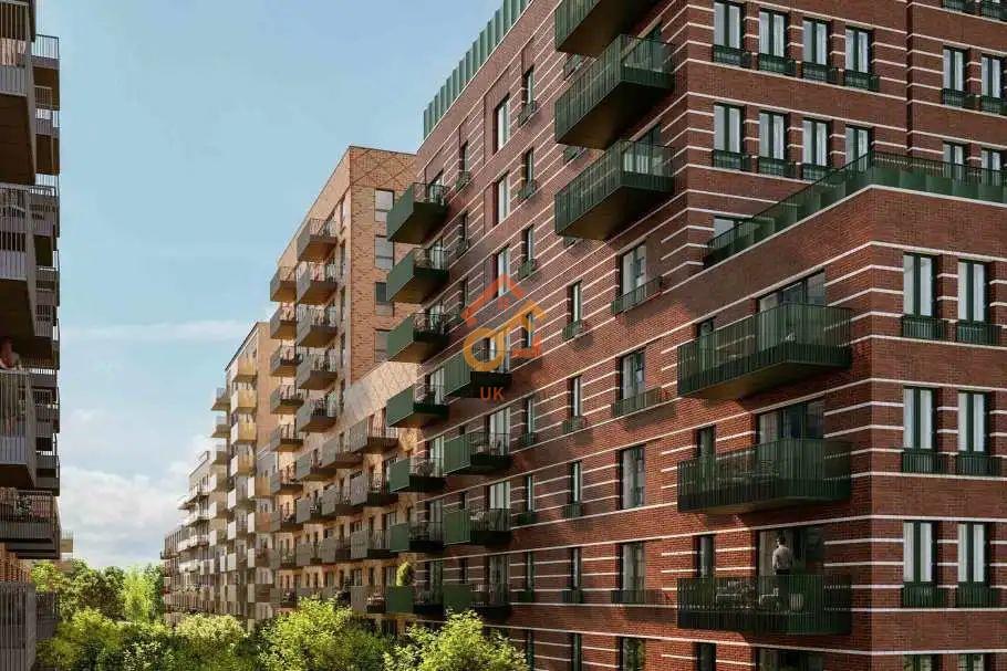 Flat Saint John's Hill in Greater London