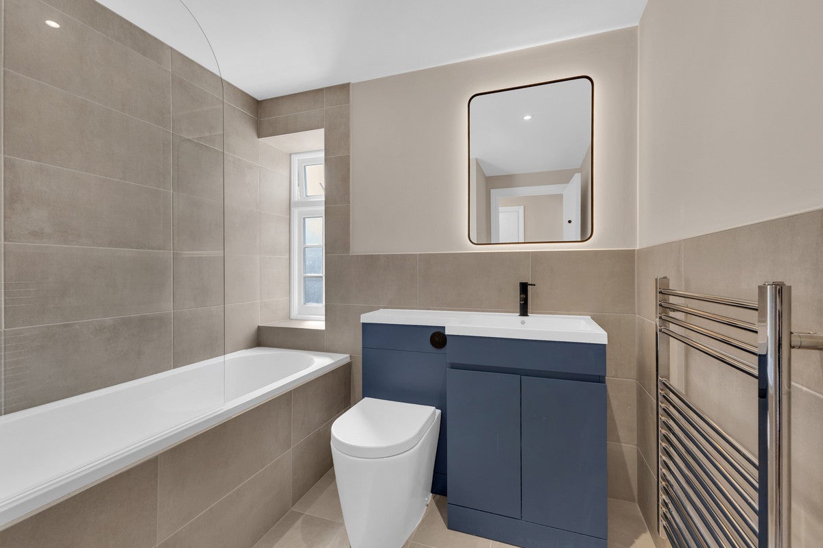 Flat Anglesea Road in Greater London