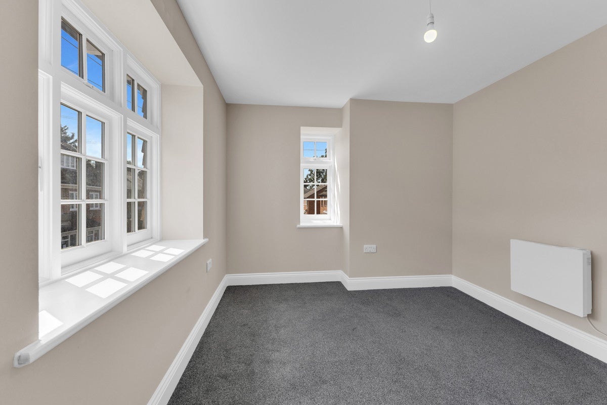 Flat Anglesea Road in Greater London