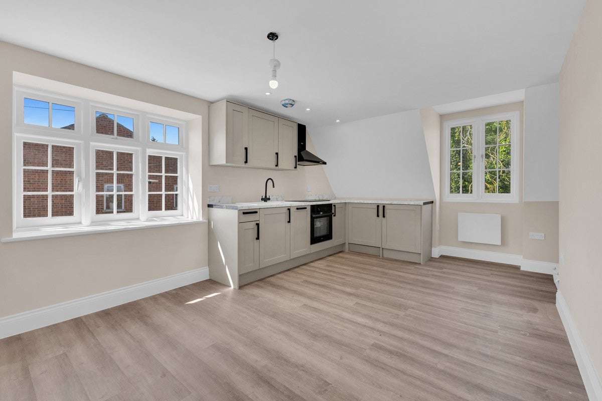 Flat Anglesea Road in Greater London