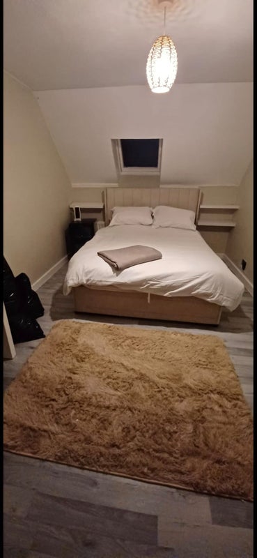 Room Park Road in Greater London