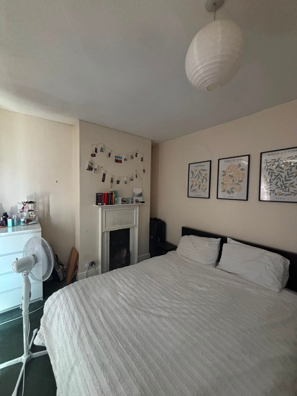 Room Lavender Hill in Greater London