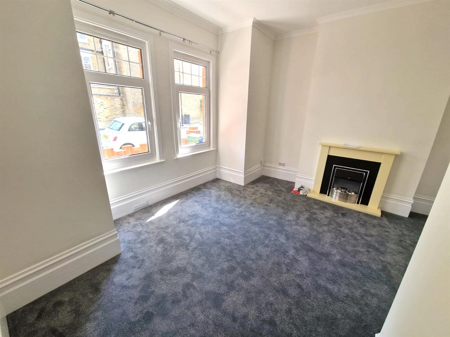 Flat Champion Grove in Greater London