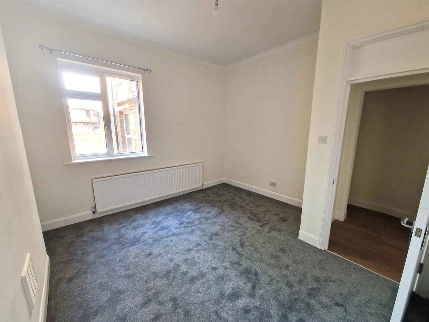 Flat Champion Grove in Greater London