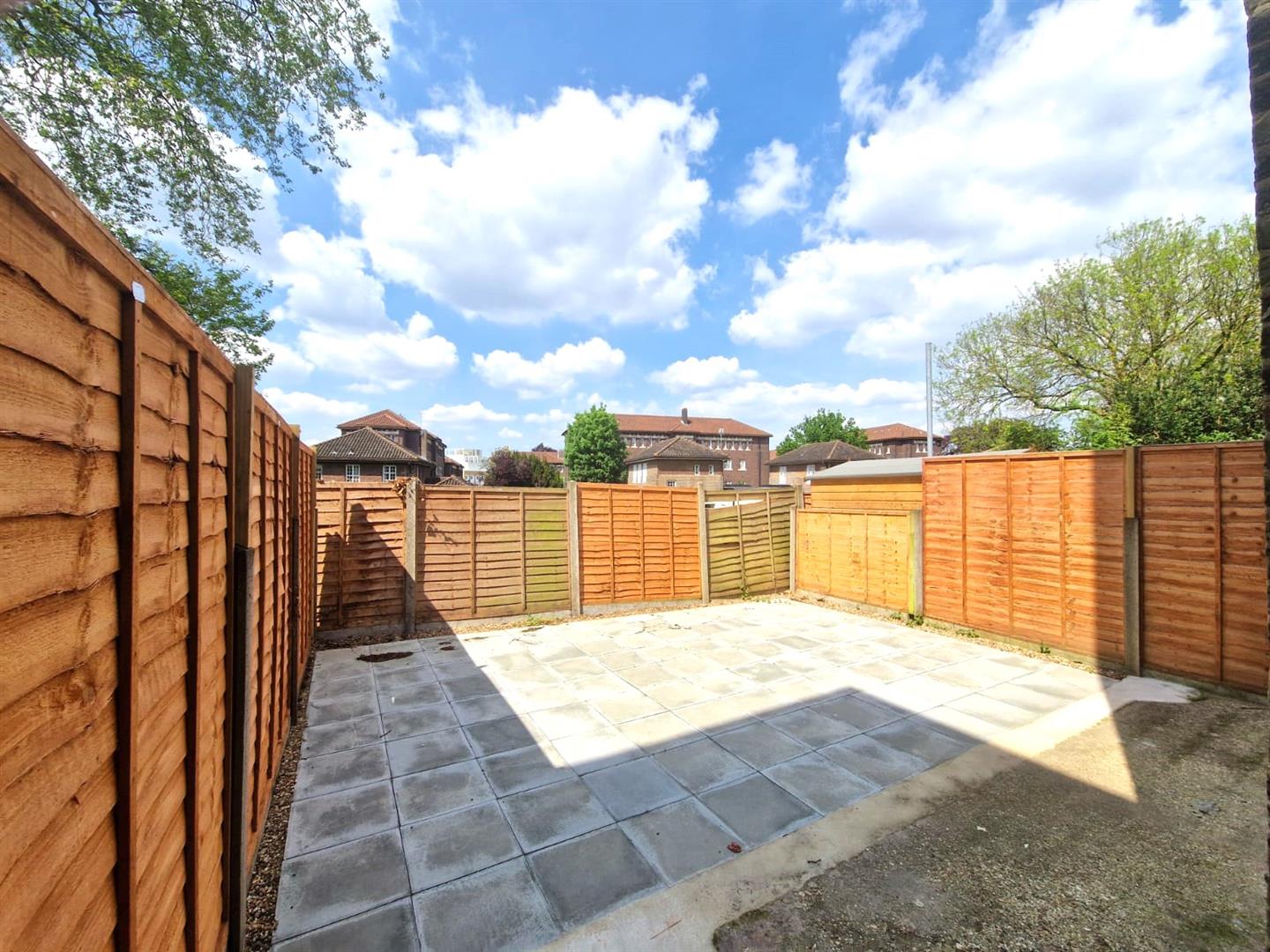 Flat Champion Grove in Greater London