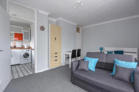 Flat St Johns Road in Greater London