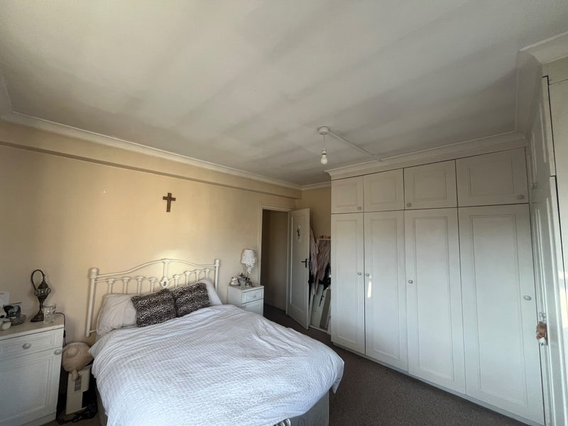 Room Chiswick Village in Greater London