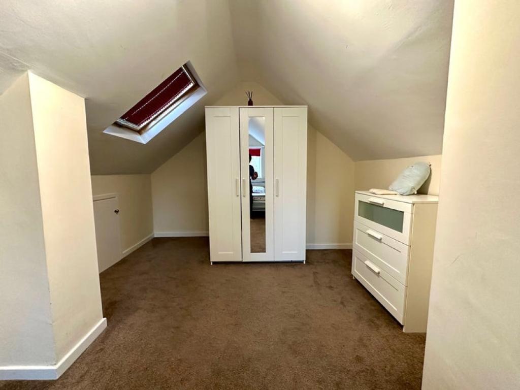 Room Crompton Street in Farnworth