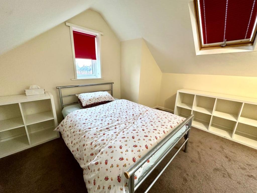 Room Crompton Street in Farnworth