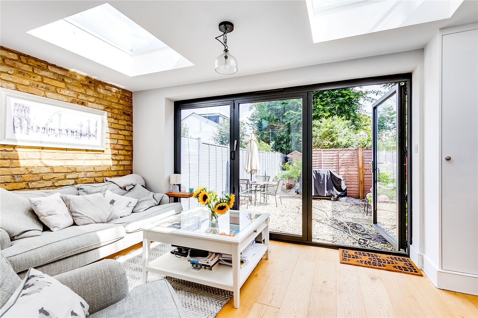 Flat Manville Road in Greater London