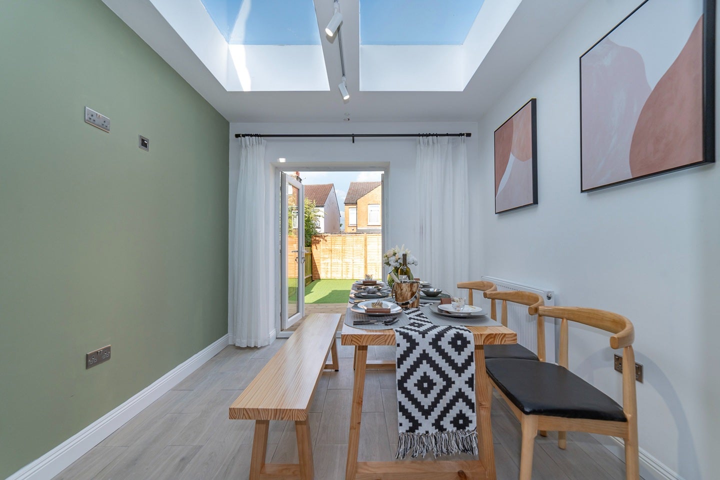 Room Brockenhurst Avenue in Greater London