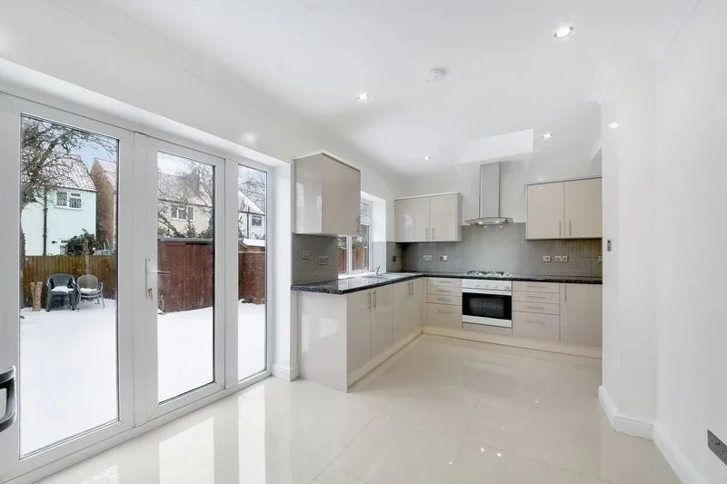 Room Donnybrook Road in Greater London
