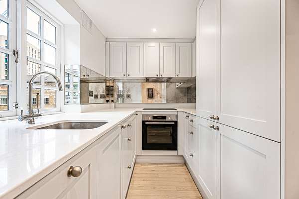 Flat Shoreditch High Street in Greater London