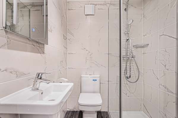 Flat Shoreditch High Street in Greater London