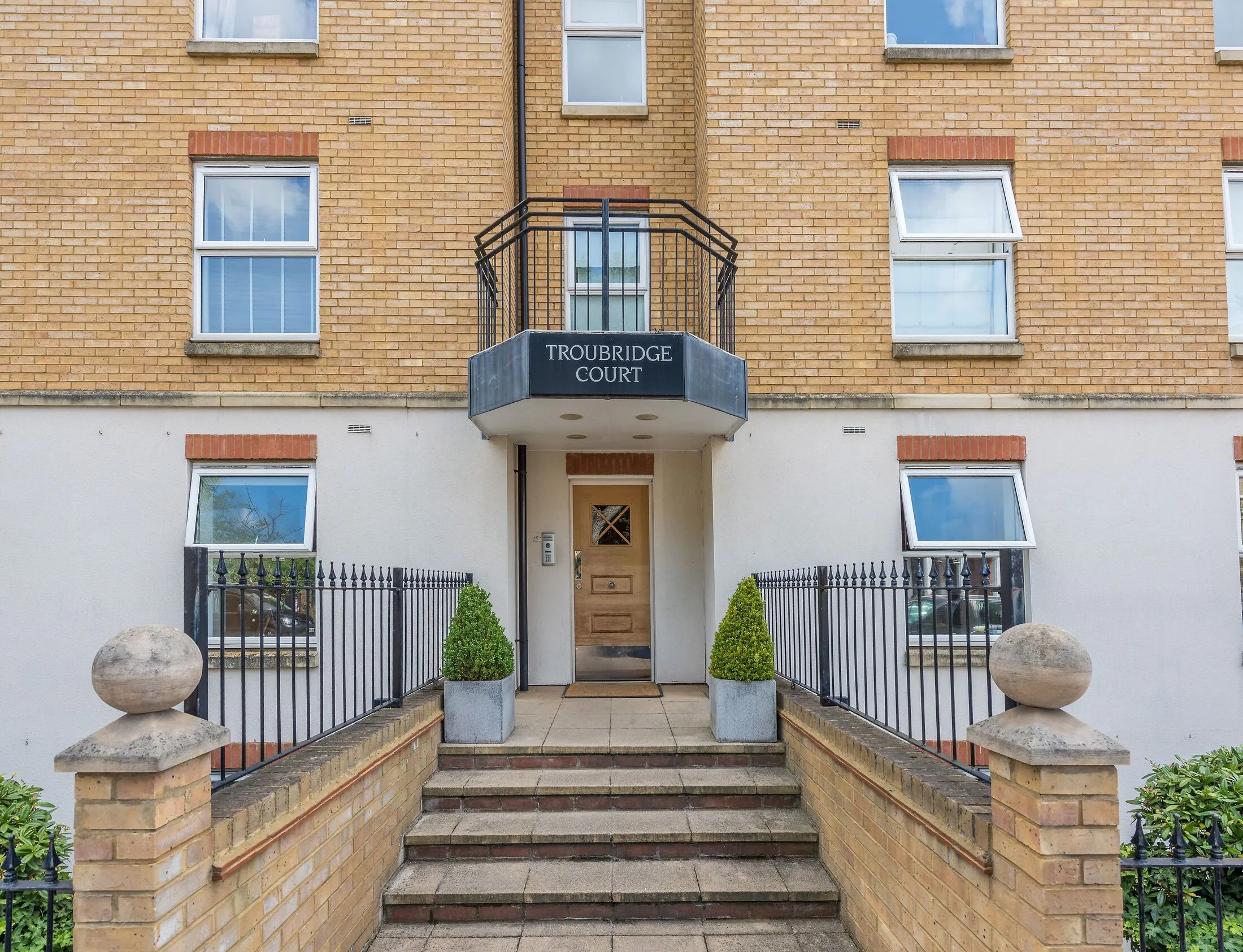 Flat Marlborough Road in Greater London