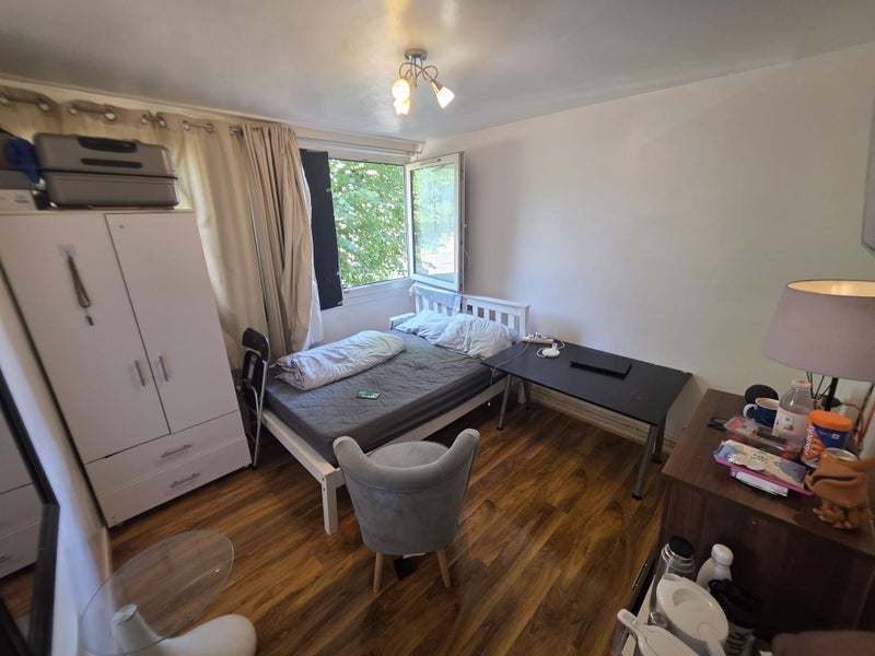 Room Harbridge Avenue in Greater London