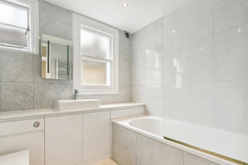 Room Haldon Road in Greater London