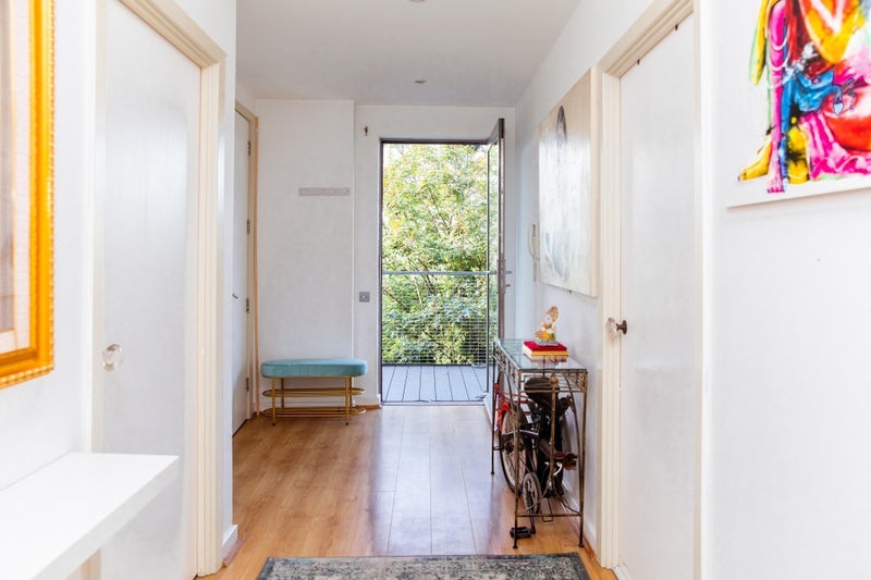 Room Wick Lane in Greater London