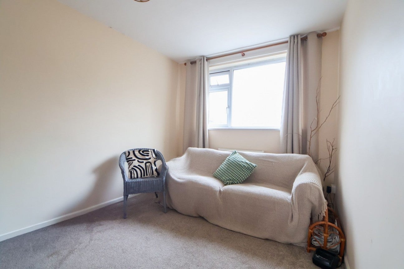 Flat Brinsea Road in Bristol