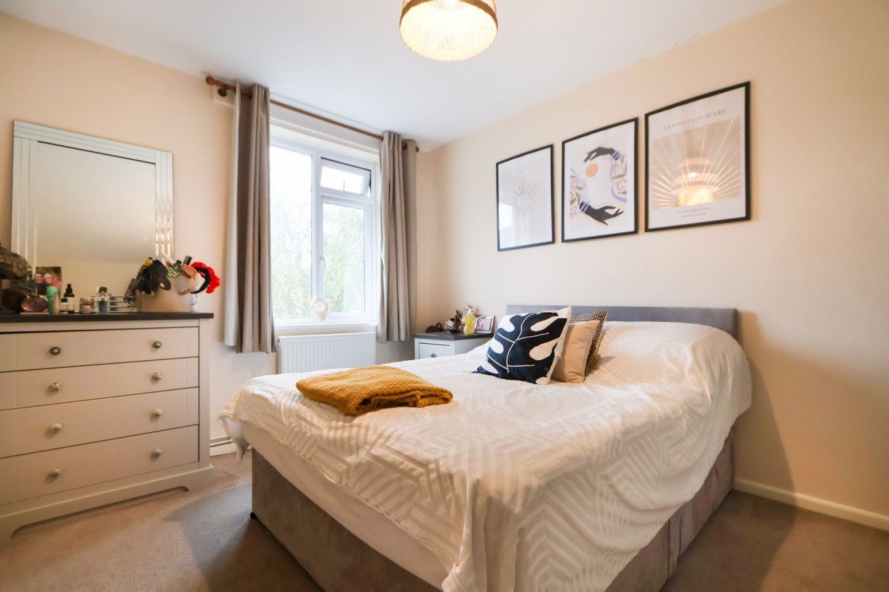 Flat Brinsea Road in Bristol